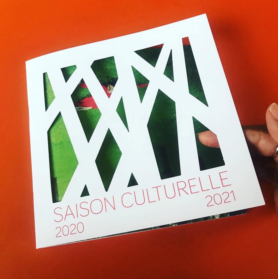 La plaquette découpée de la saison culturelle 2020 Saint-Mandé 